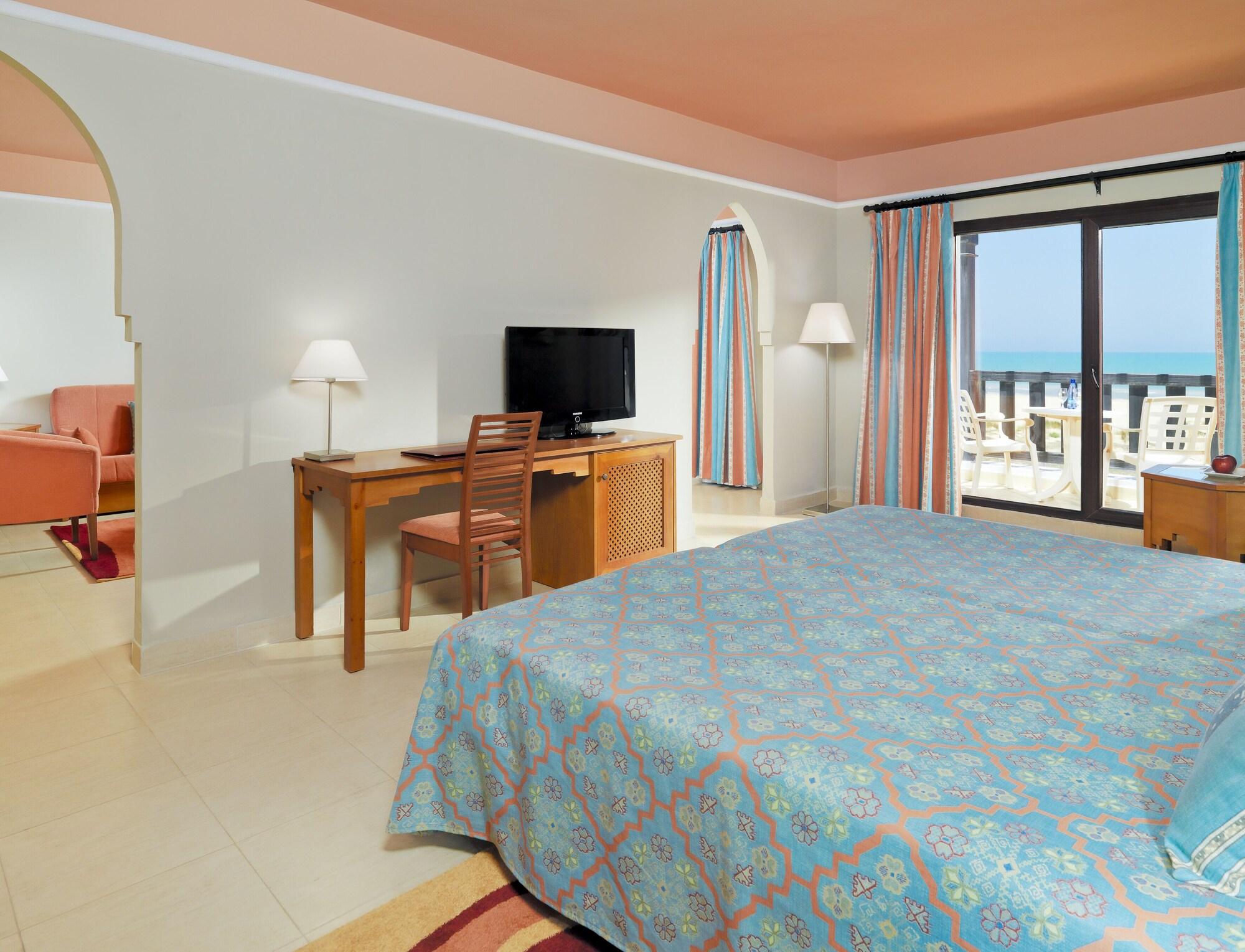 Hotel Iberostar Waves Saïdia Exterior foto A typical room at the hotel