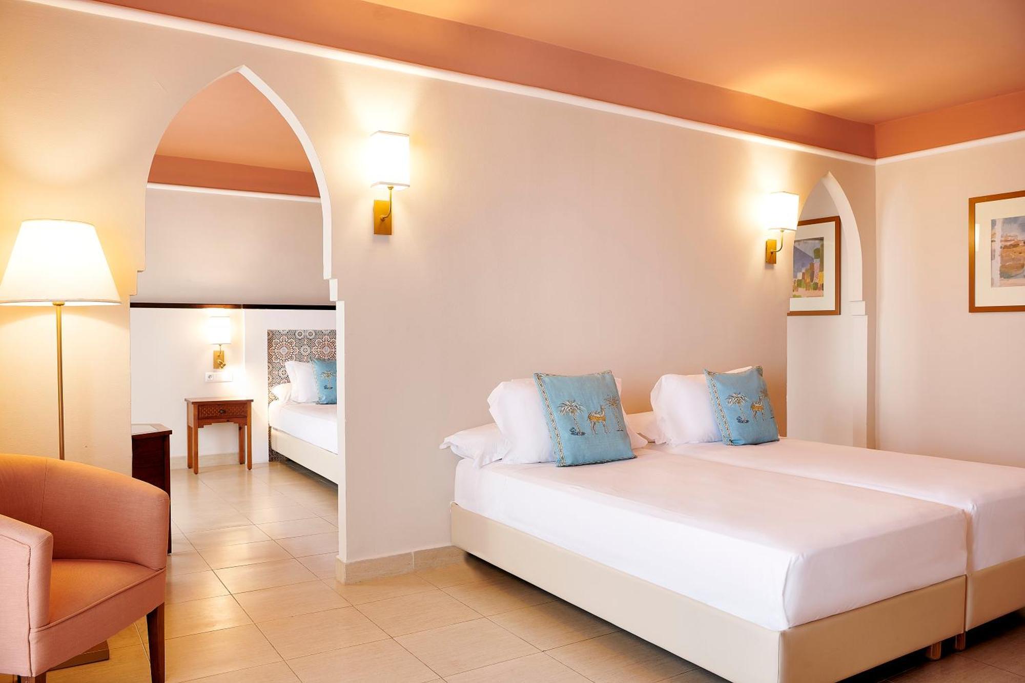 Hotel Iberostar Waves Saïdia Exterior foto Family room