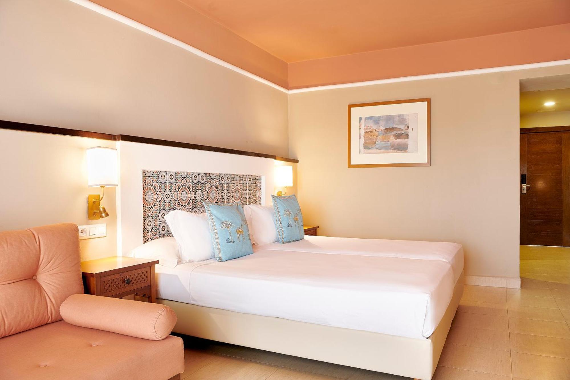 Hotel Iberostar Waves Saïdia Exterior foto A room at the hotel