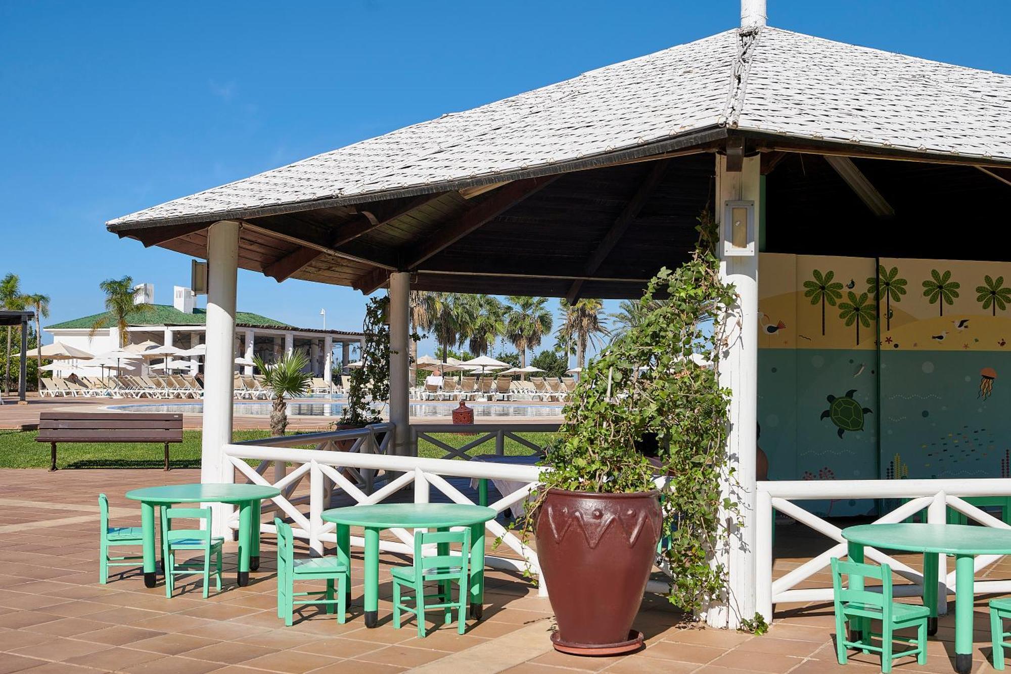Hotel Iberostar Waves Saïdia Exterior foto The clubhouse at the Royal Palm Polo Club