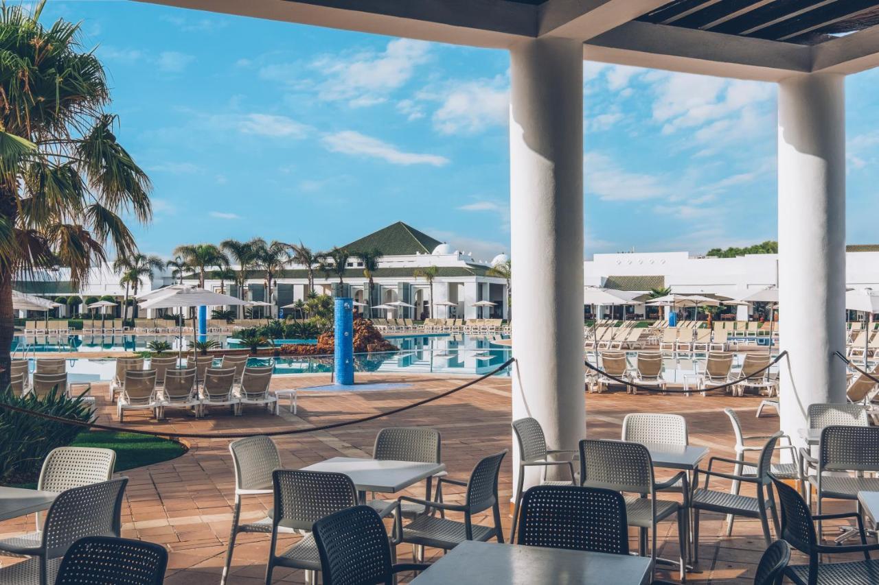 Hotel Iberostar Waves Saïdia Exterior foto The pool at the Iberostar Grand Hotel